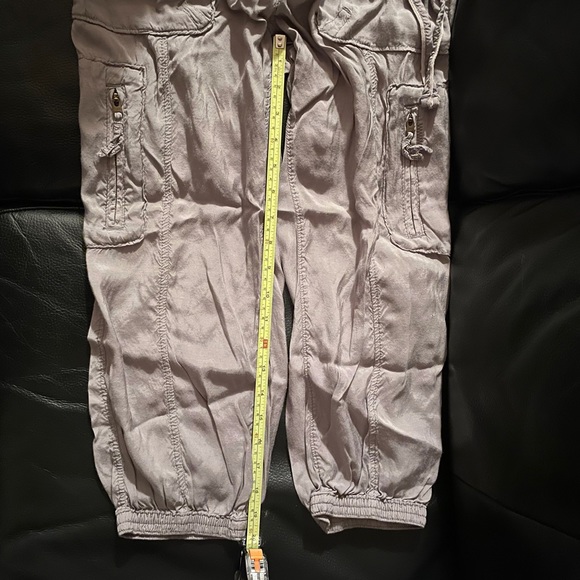 Abercrombie & Fitch Gray Crop Capri Cargo Pants - Picture 16 of 16